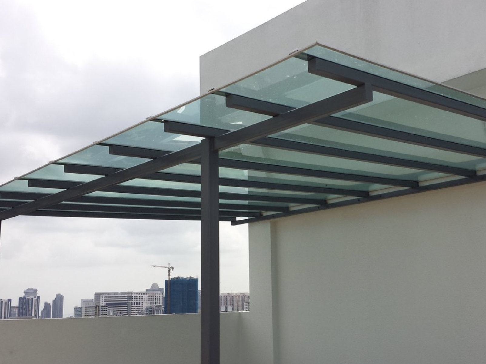 The Versatile Uses of Solid Polycarbonate Sheets