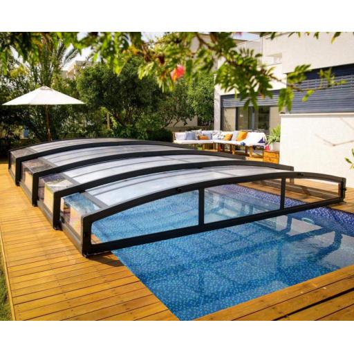 a picture of a polycarbonate  swimming pool enclosure
